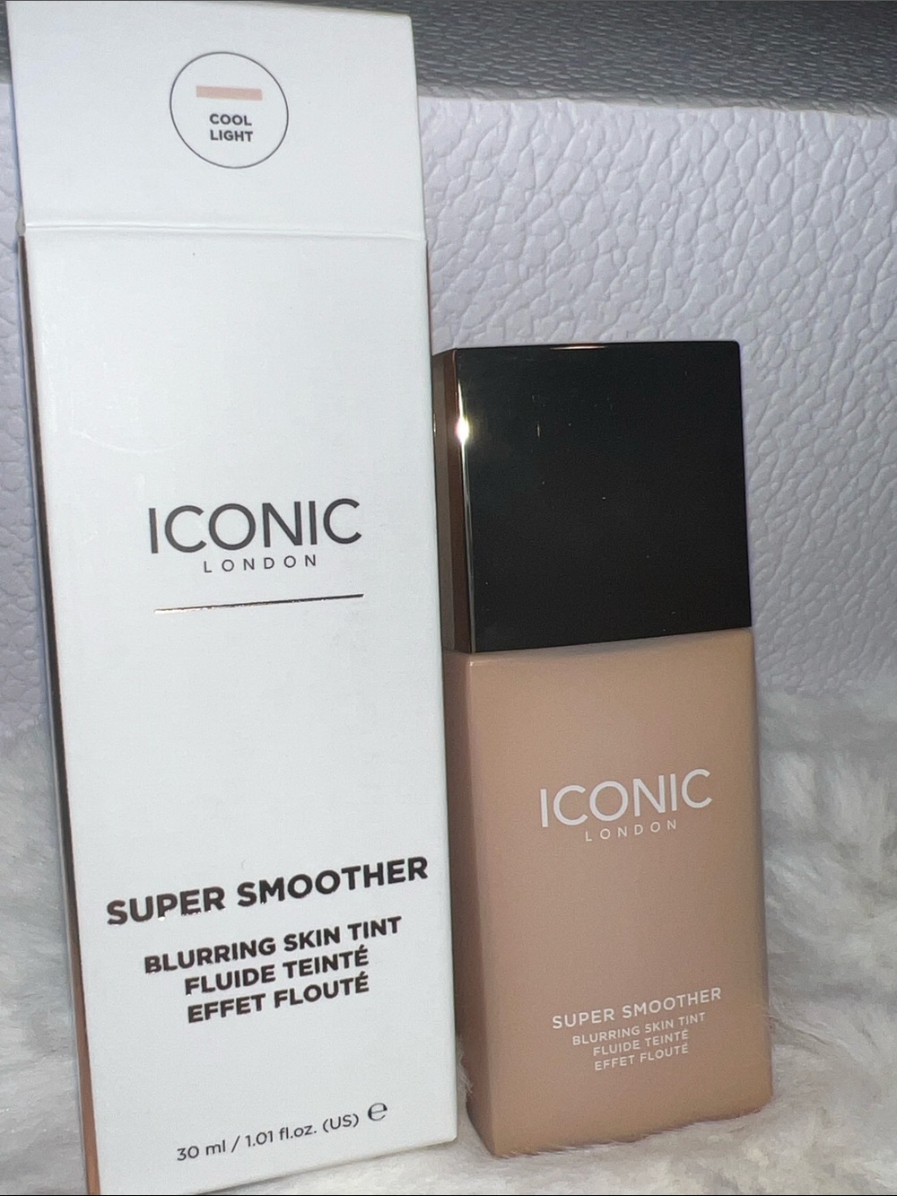 ICONIC London Super Smoother Blurring Skin Tint — Cool Light
